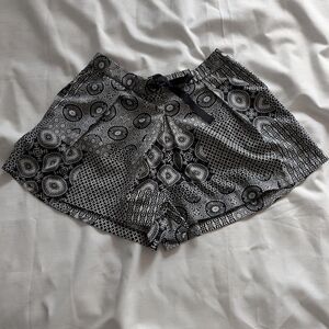 2/$20 Dex Black and White Patterned Women Shorts